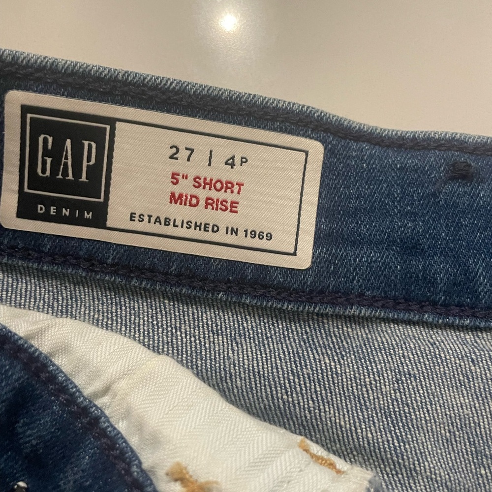 Gap Wash Cuffed Midi Denim Jean Shorts 27/4 - Picture 3 of 5